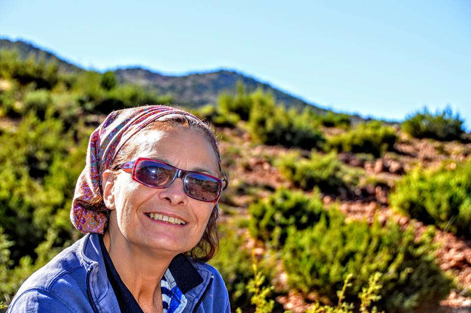 Paola, titolare di Viaggi Organizzati in Marocco sarl, durante uno dei suoi trekking sui monti nella periferia di Marrakech - Marocco