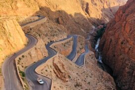 Le gole del Dades, situate nell'alta valle del Dades, tra le città di Boumalne Dades e M'semrir, è sicuramente una destinazione per il turismo in Marocco e non solo, sicuramente adatta a chi desidera approfondire studi geologici della zona o servizi fotografici.