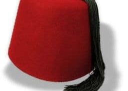 Fez, un copricapo in feltro a forma di cappello cilindrico, solitamente rosso, e talvolta con una nappa attaccata alla sommità.